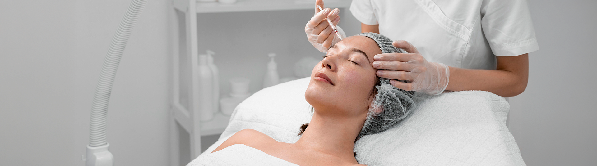 Directora de Medicina Estética UNAB recibe reconocimiento internacional en Corea del Sur por innovadora técnica en medicina estética