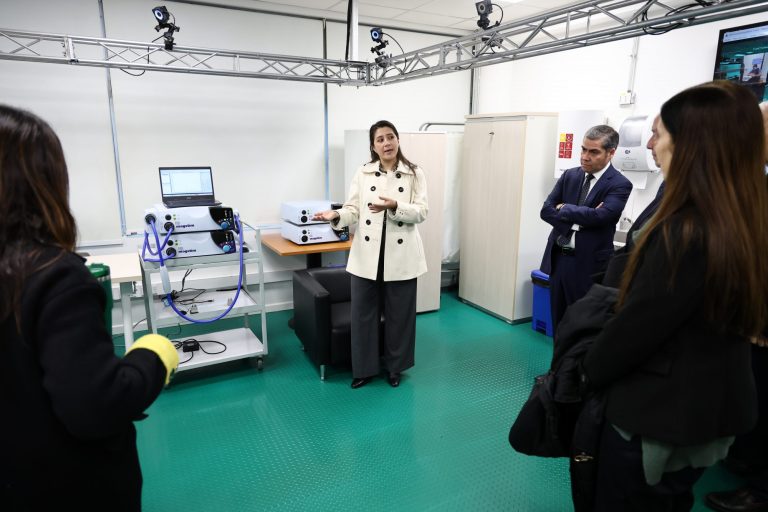 Inauguración-Laboratorio-de-Rehabilitación-Musculoesquelética-FCR-Campus-Casona-de-Las-Condes037-2000x1333